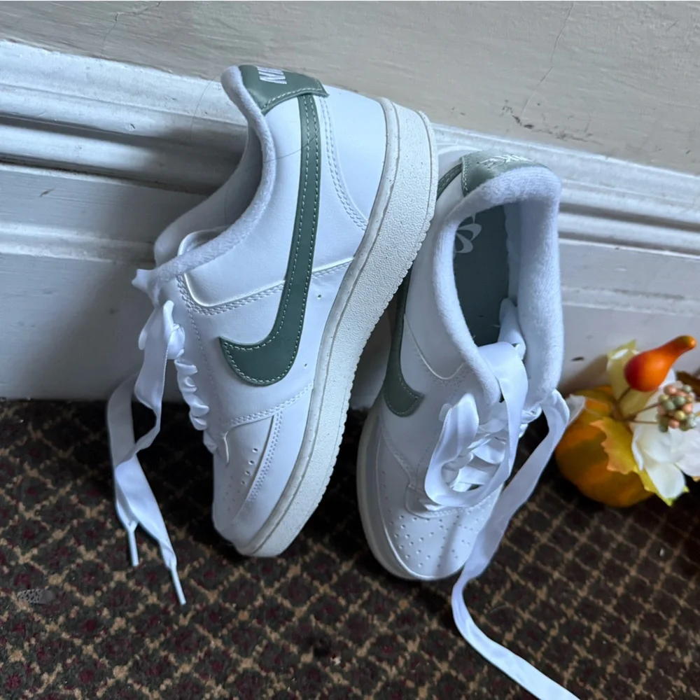 Nike Court Vision low NWOT